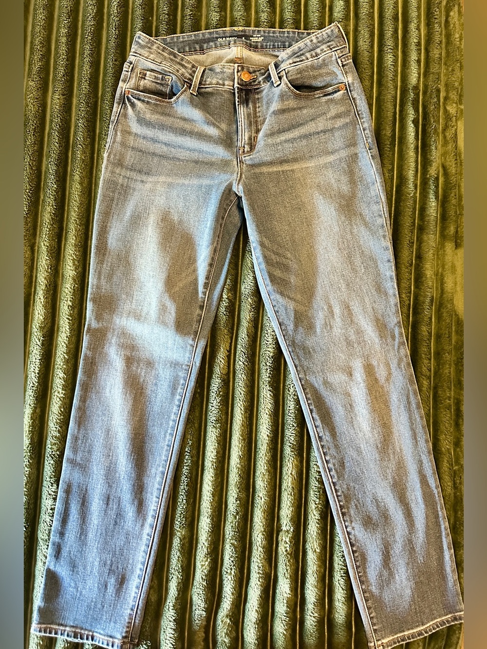 Women’s Old Navy Mid-Rise Power Slim Fit, Straight Leg Jeans, Light Blue, Size 8